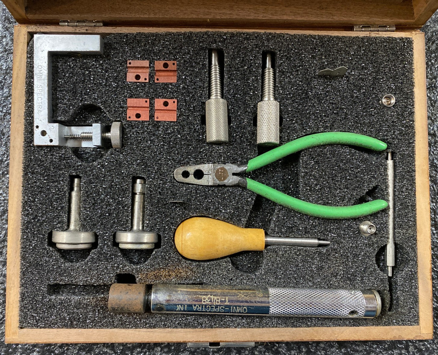 Omni Spectra T200/500 Connector Kit with Case