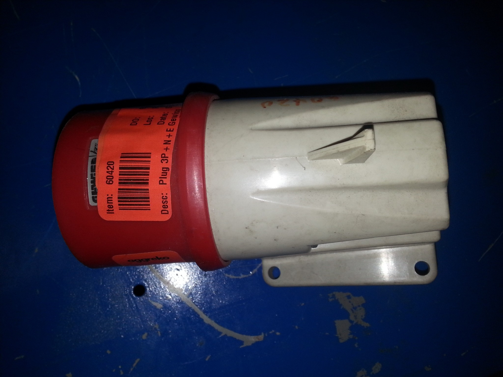 GEWISS PLUG 3P+N+E32A SURFACE MOUNTED GW 60 420