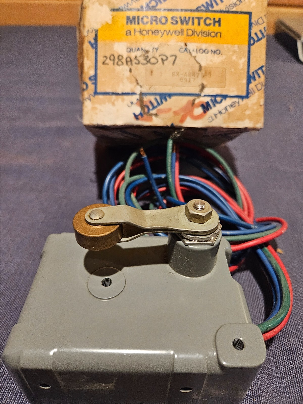 Honeywell EX-AR471-3 MICRO SWITCH Hazardous Location Switches: EX Series