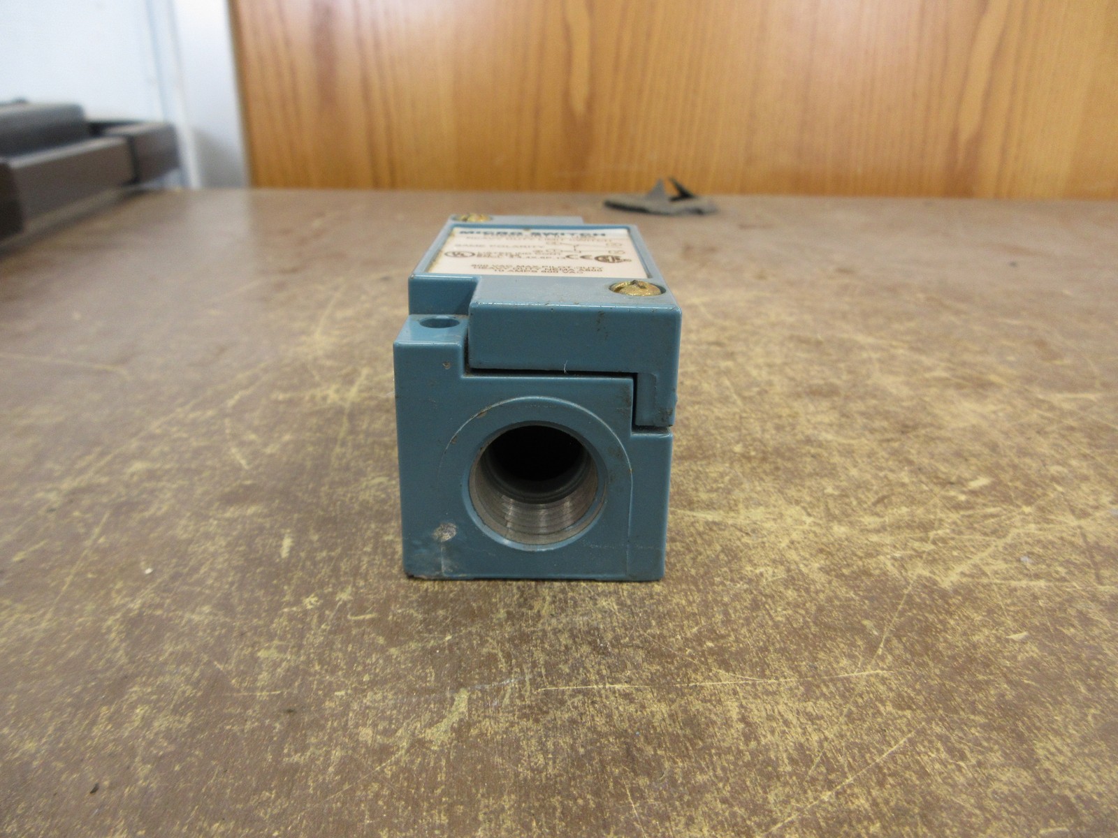 Micro Switch Heavy Duty Limit Switch LSR1A 10A 600V Used