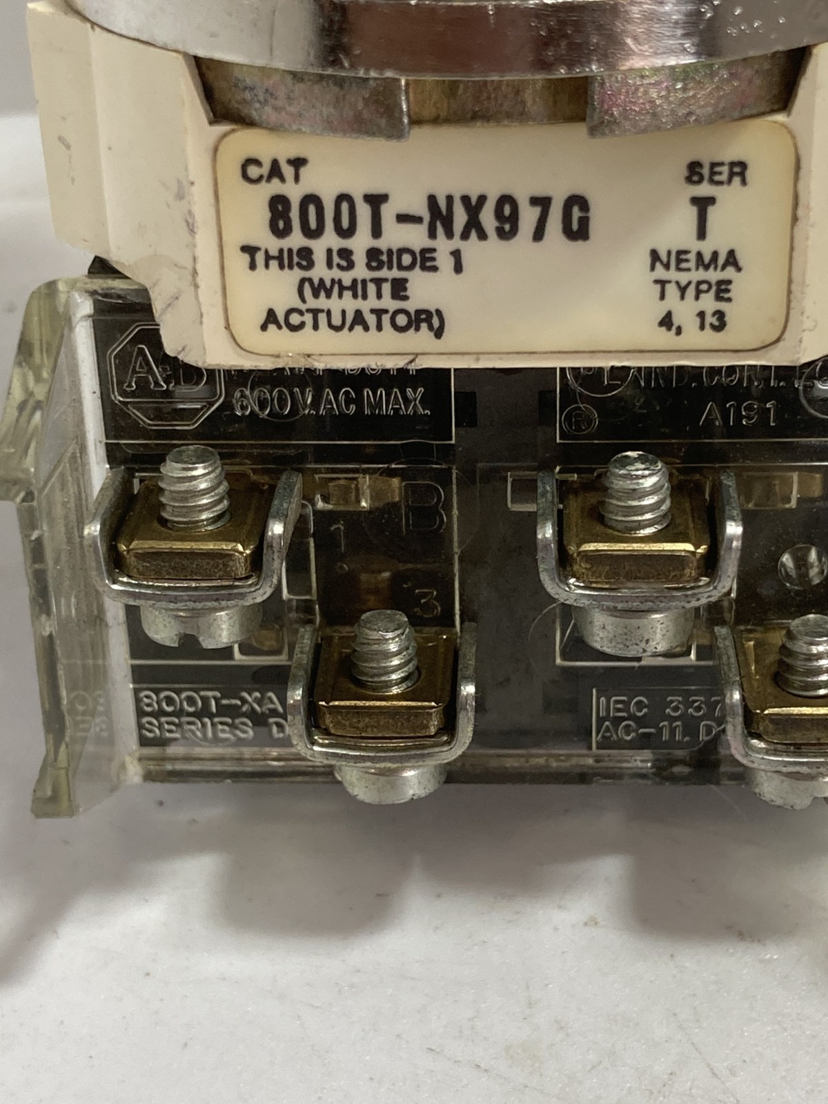 ALLEN BRADLEY 800T-NX97GA SEL SWITCH 2-POS CYLINDER 1NO/1NC KEY REM FROM R SER T