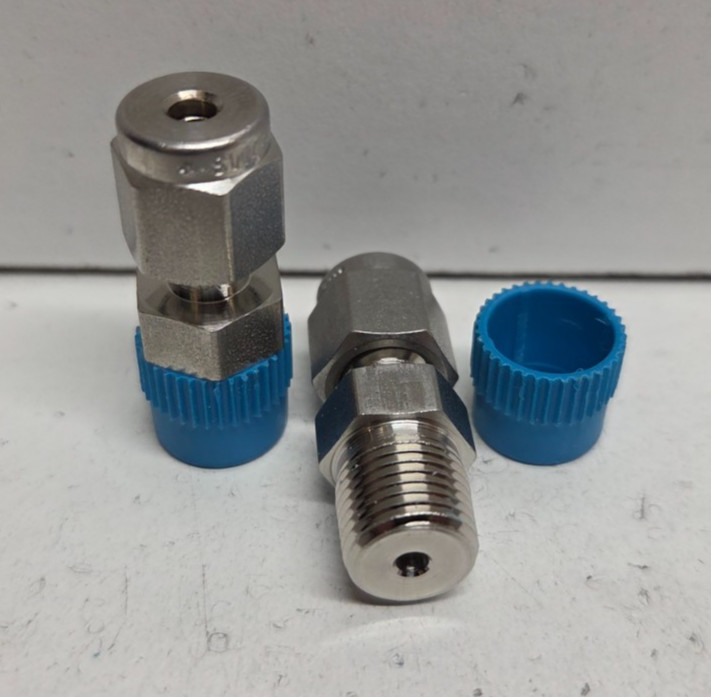 LOT OF 2 NEW NO BOX! SWAGELOK 1/8″ TUBE X 1/8″ NPT MALE ADAPTERS SS-200-1-2