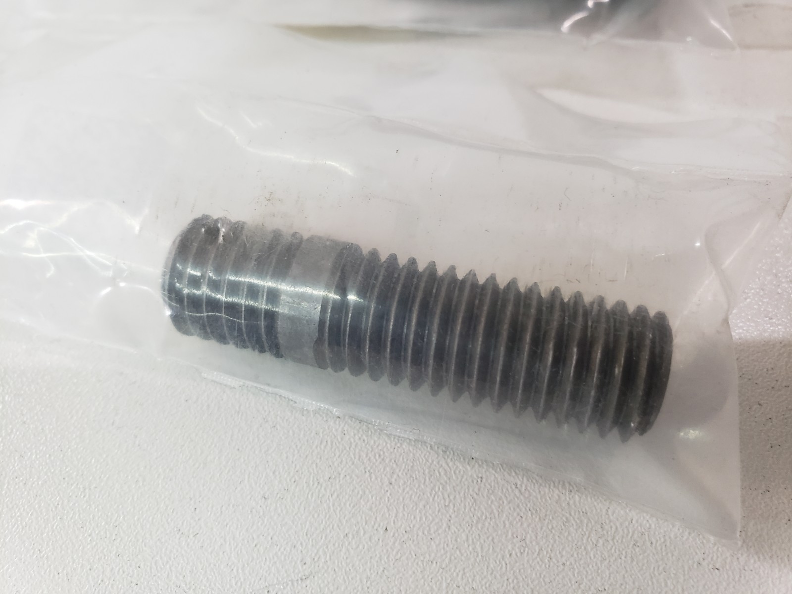 LOT of 12 – UNUSED – TKE ThyssenKrupp 9701424 Stud