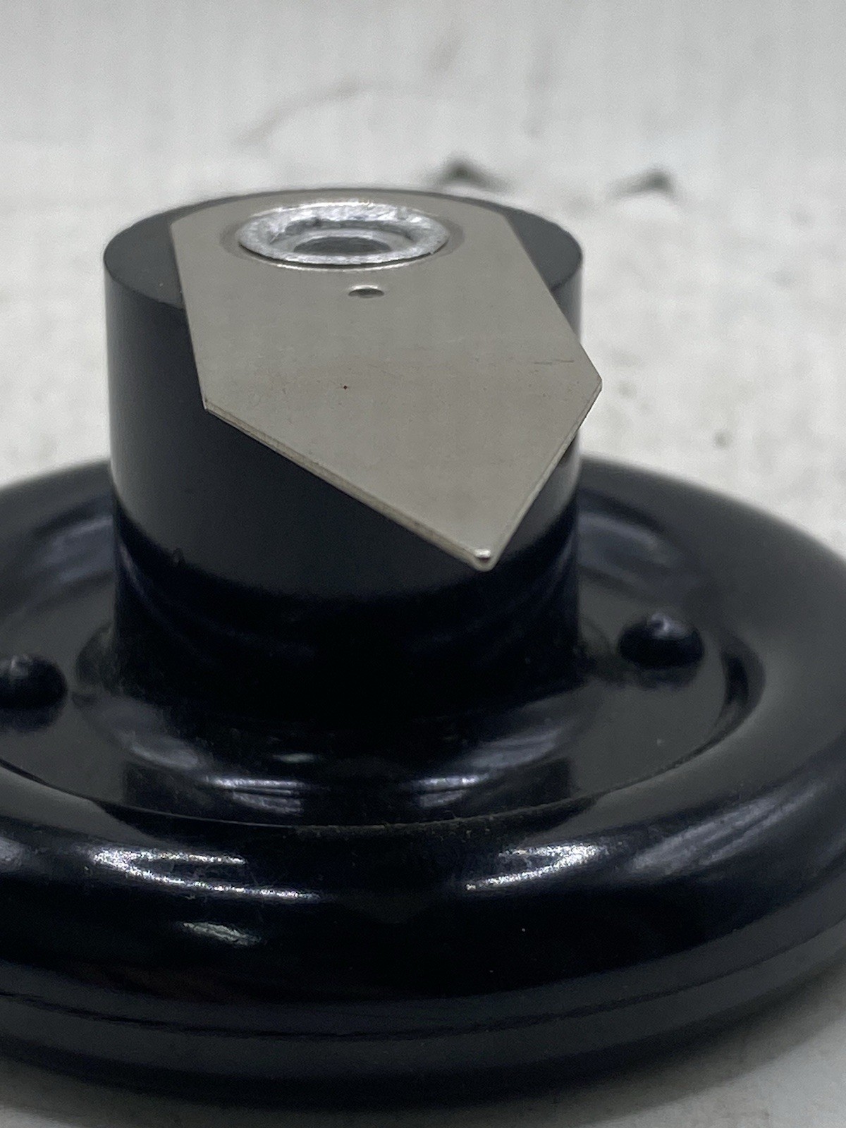 5106 OHMITE POINTER Knob Type Smooth Shaft Size 0.250″ (6.35mm) Dia 3.25
