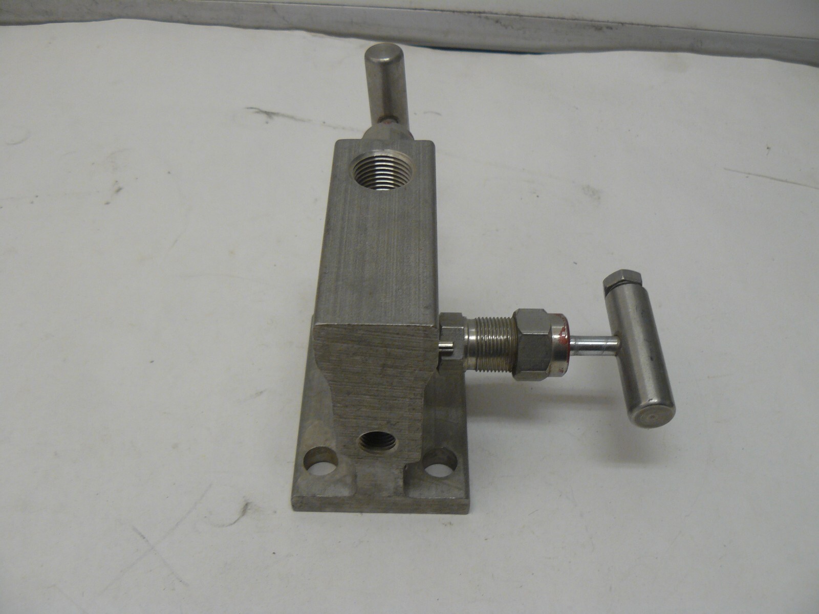 Anderson Greenwood M4TPHS-4-P instrument manifold 02-8259-611 6000 psi @ 100 deg