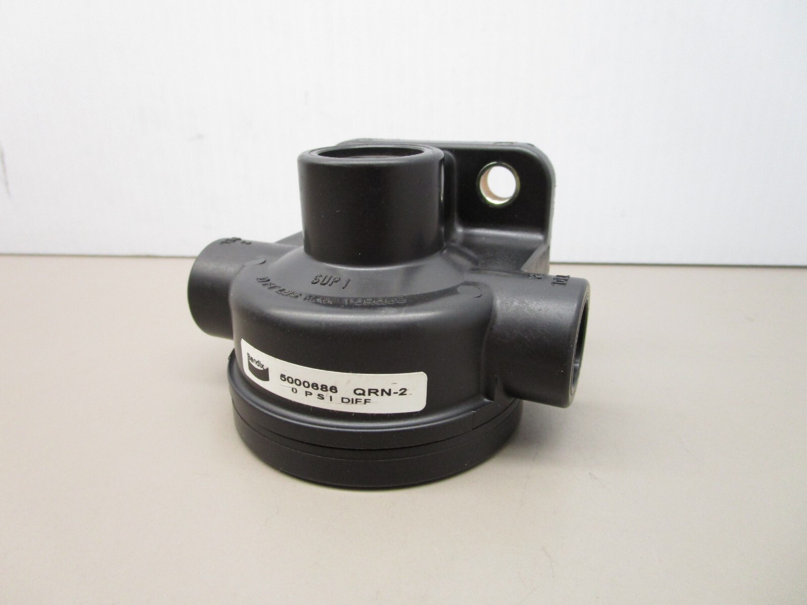 Bendix 5000686 QRN-2 Quick Release Valve