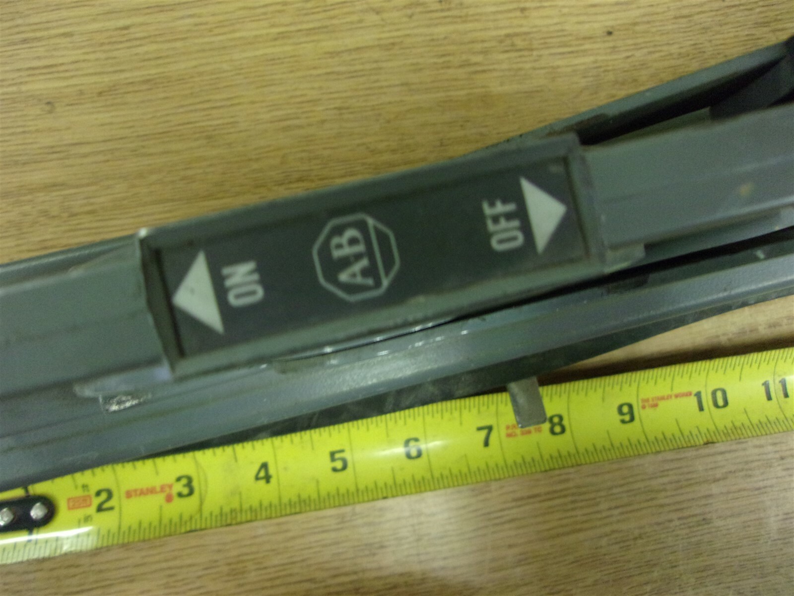 Allen Bradley DS 1369 Disconnect Switch Handle 26-3/4 x 10-9/16 x 6″