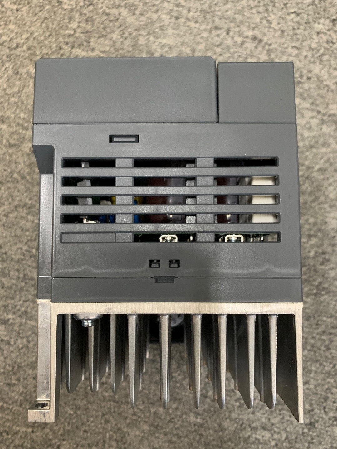 LS Inverter LSLV0015G100C-4EONN AC Drive 440VAC 3Phase 1.5kW 2Hp SV015-iG5A-4