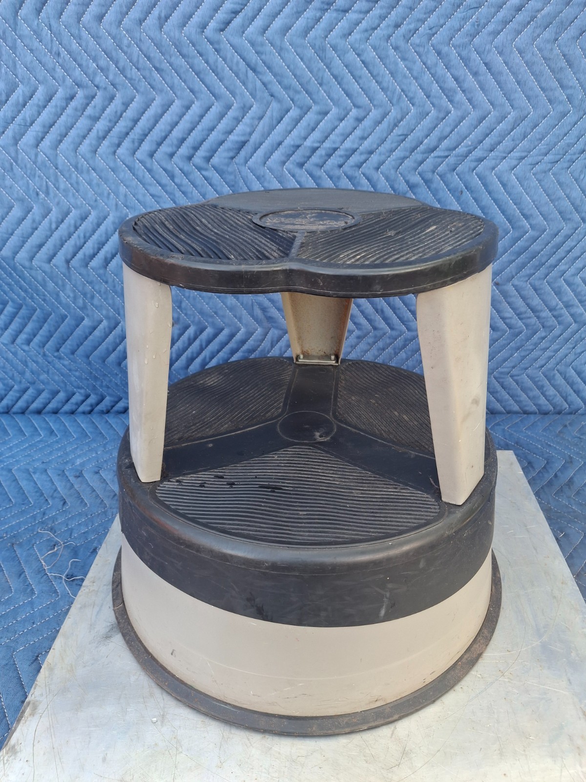 Cramer Kik Step 14.5 Tall 16 x 16 Industrial Rolling Kitchen Workshop Stool Step