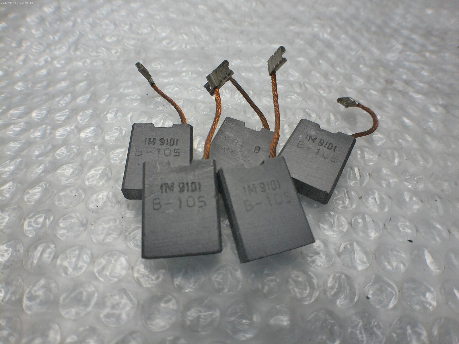 INDUSTRIAL SPARE IM9101 B-105 CARBON BRUSH LOT OF 5 NSNP