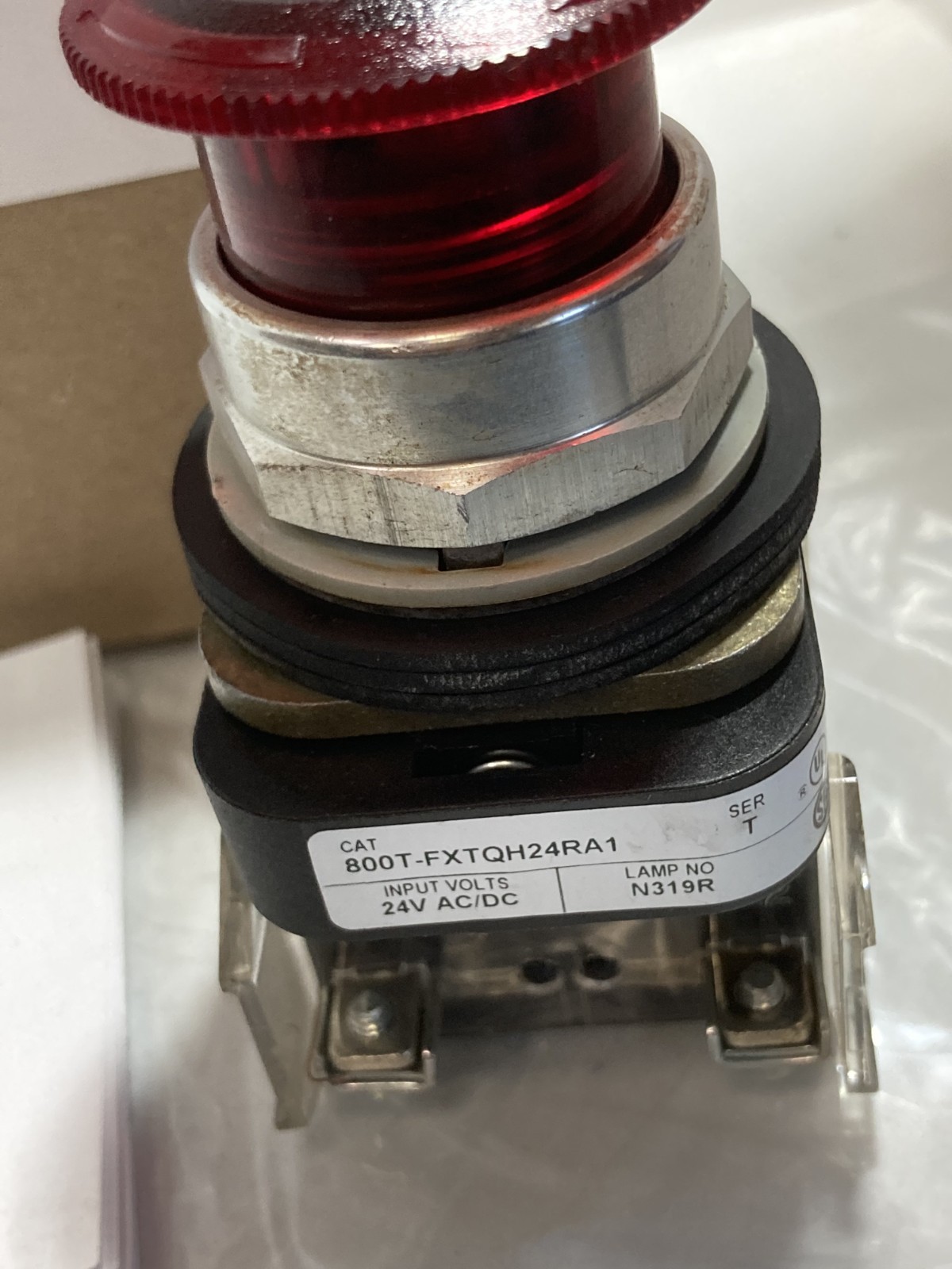 ALLEN BRADLEY 800T-FXTQH24RA1 PUSH PULL TWIST ILL RED LE 24V 1NO/1NCLB SERIES T