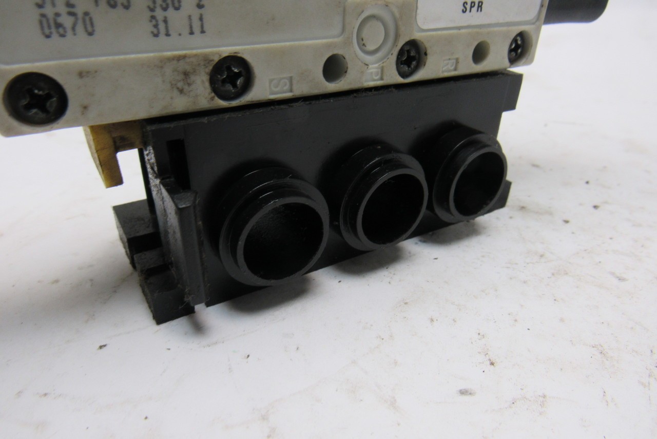 Rexroth R432016670 5/3 Position Closed Center Solenoid Control Valve 120V Coil