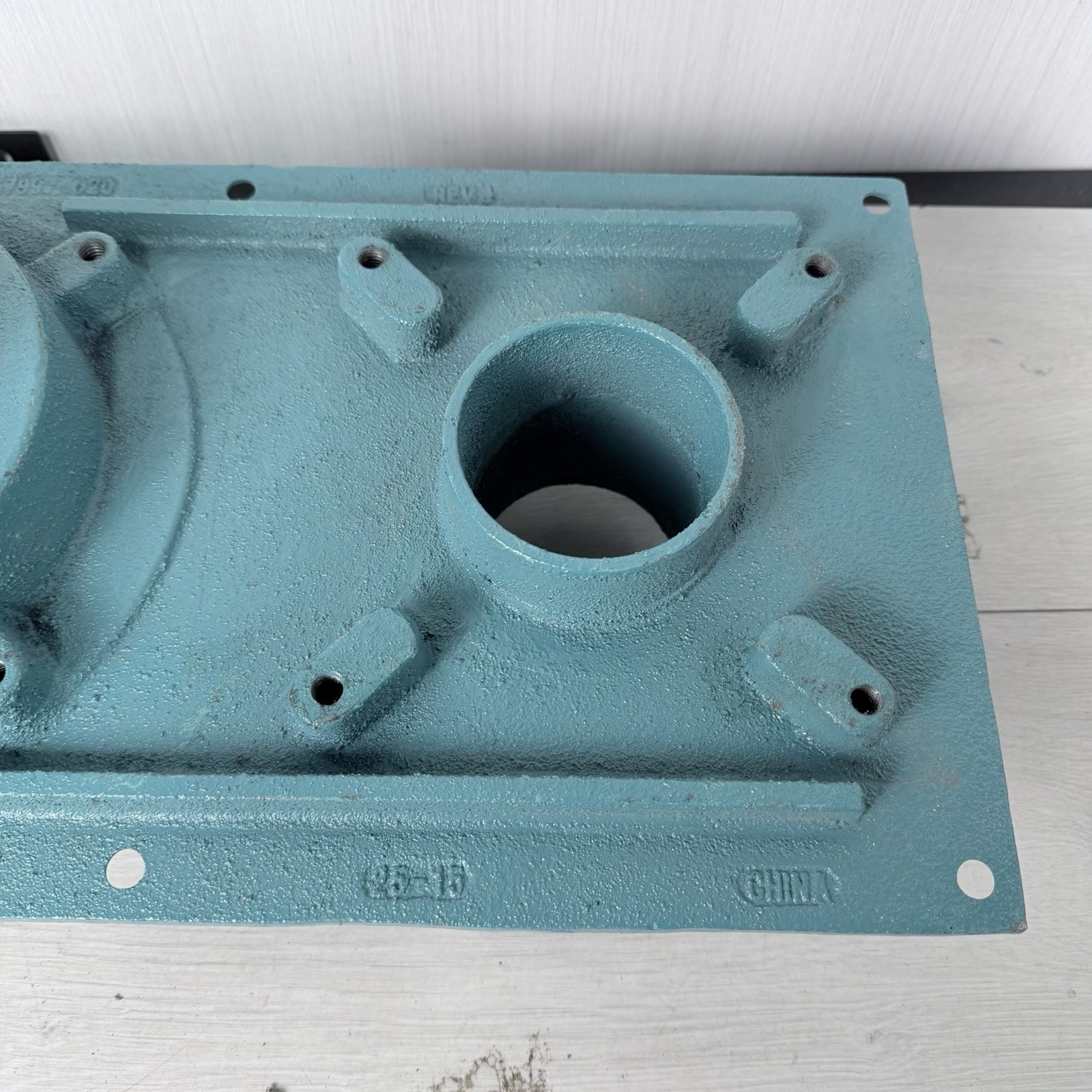 Zurn 4″ x 8-3/8″ Diameter No-Hub Cast Iron Combination Roof Drain & Overflow