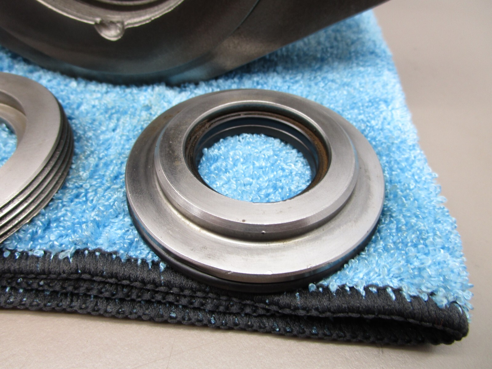 LYNCH Hydraulic Pump Tapered Bearing Front Cover Housing 2-Bolt Flange UA-1686-3