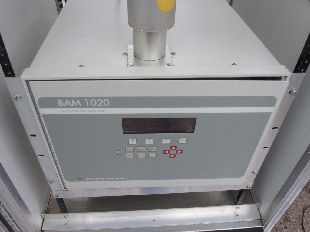 Met One Air Quality Particulate Monitor BAM 1020 w Vacuum Pump, Heater & Cabinet