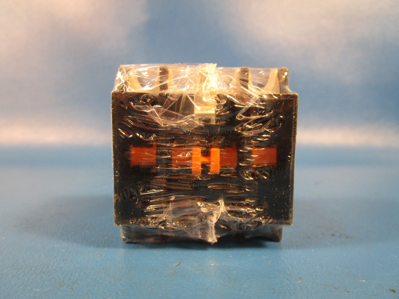 Telemecanique LA1 DN22, AUXILIARY CONTACT, BLOCK TYPE, 2 NO / 2 NC, 6 AMP