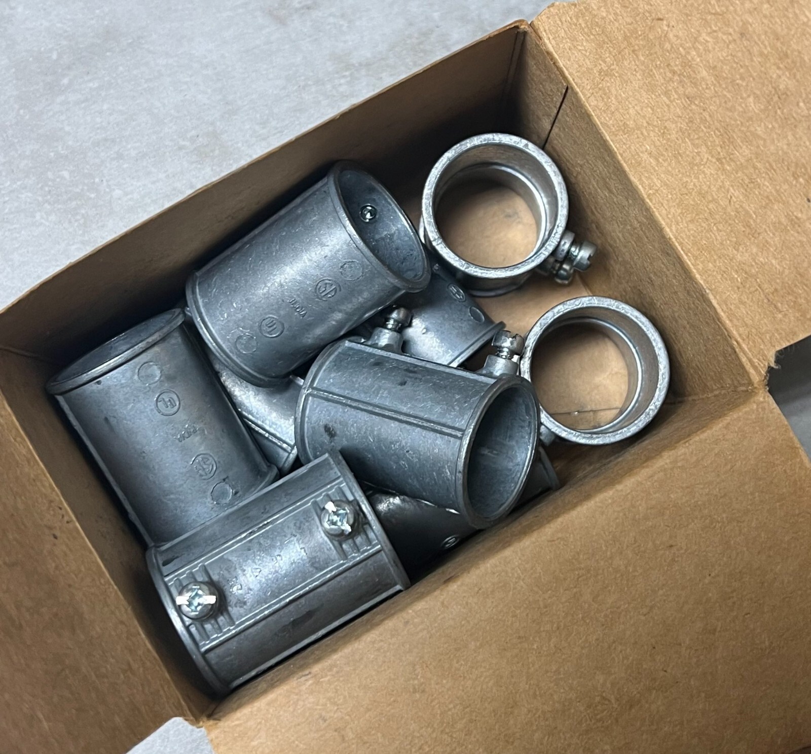 10 PC NEW! EGS NEER 1″ 2-SET SCREW EMT CONDUIT COUPLINGS TC-513