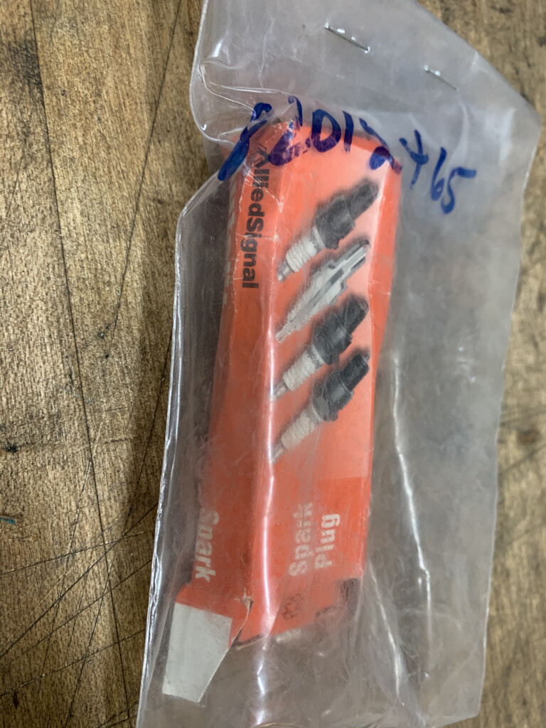 BOX OF 2 AUTOLITE MODEL 3136 SPARK PLUGS B129