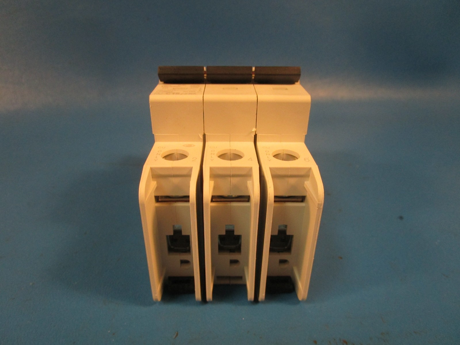 EATON FAZ-C15/3-NA, CIRCUIT BREAKER, THERMAL MAGNETIC, 14 KA, 15 AMP, 3 POLE, 27