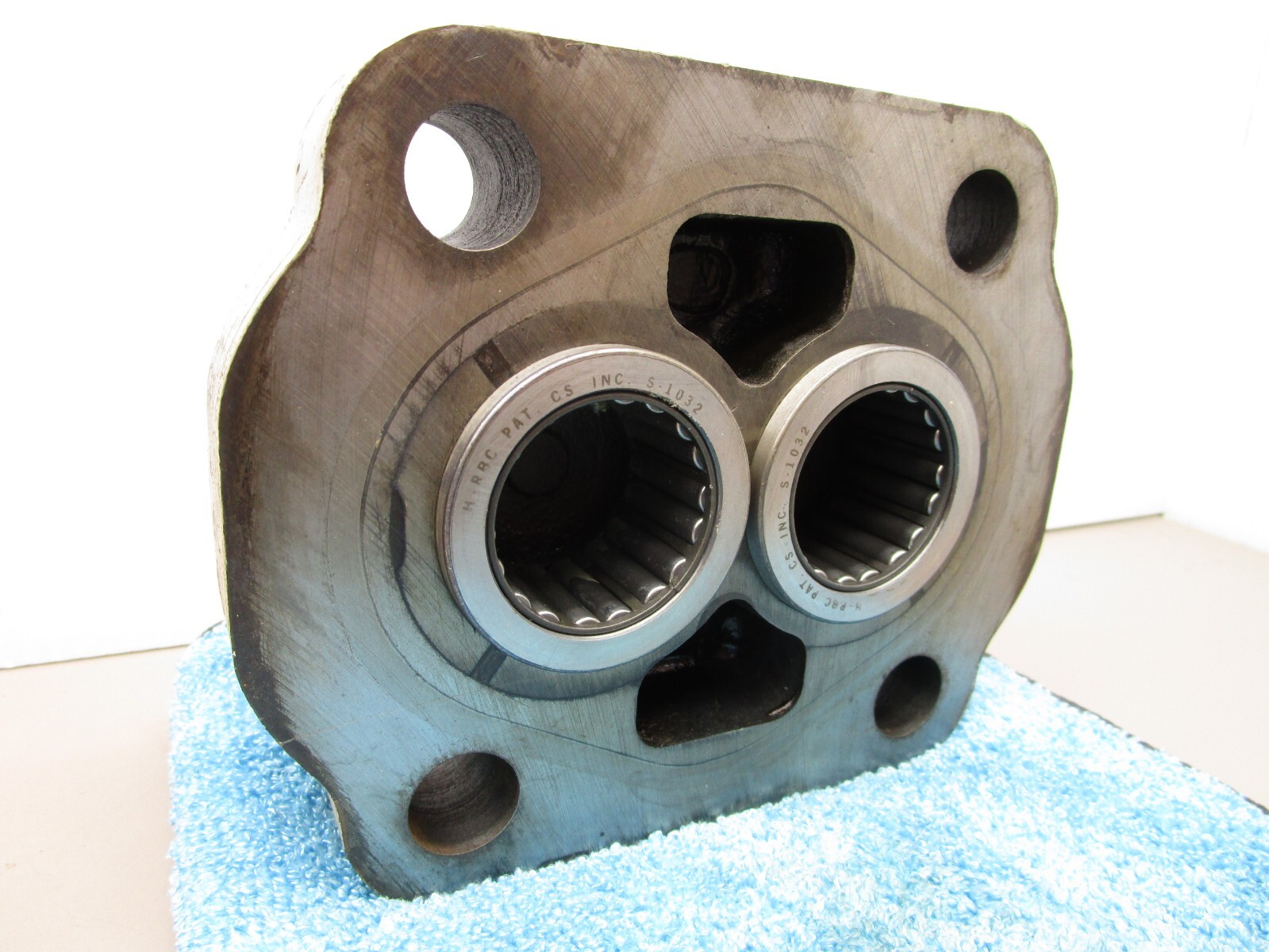 Lynch P50 P51 Hydraulic Pump Roller Bearing Back Cover End Plate UA-1603