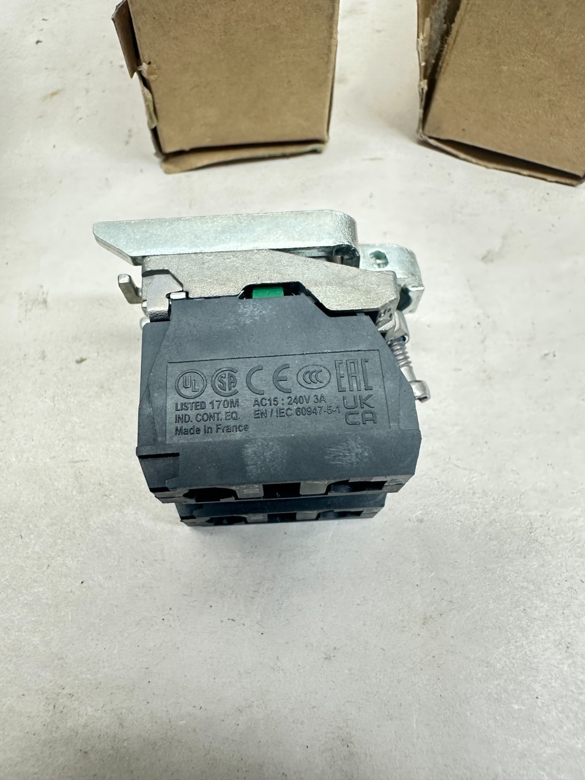 Lot of 3 – New Schneider Electric ZB4BZ103 Normally Open Contact Block XB4