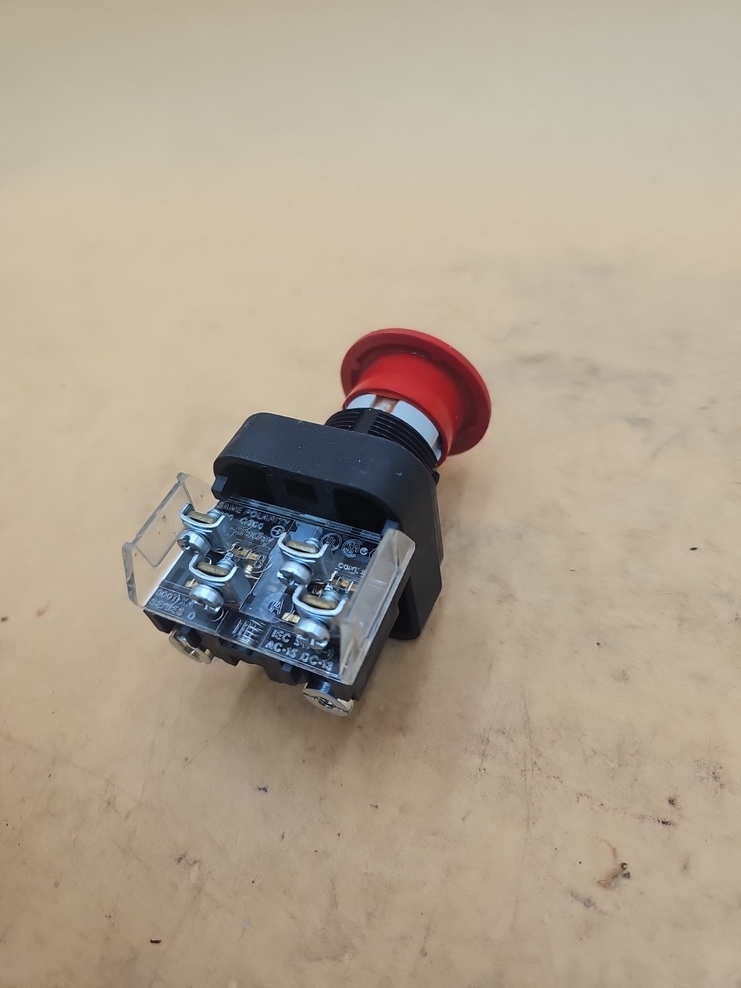 Allen Bradley 800H-DR6A Ser F Red Mushroom Top Pushbutton