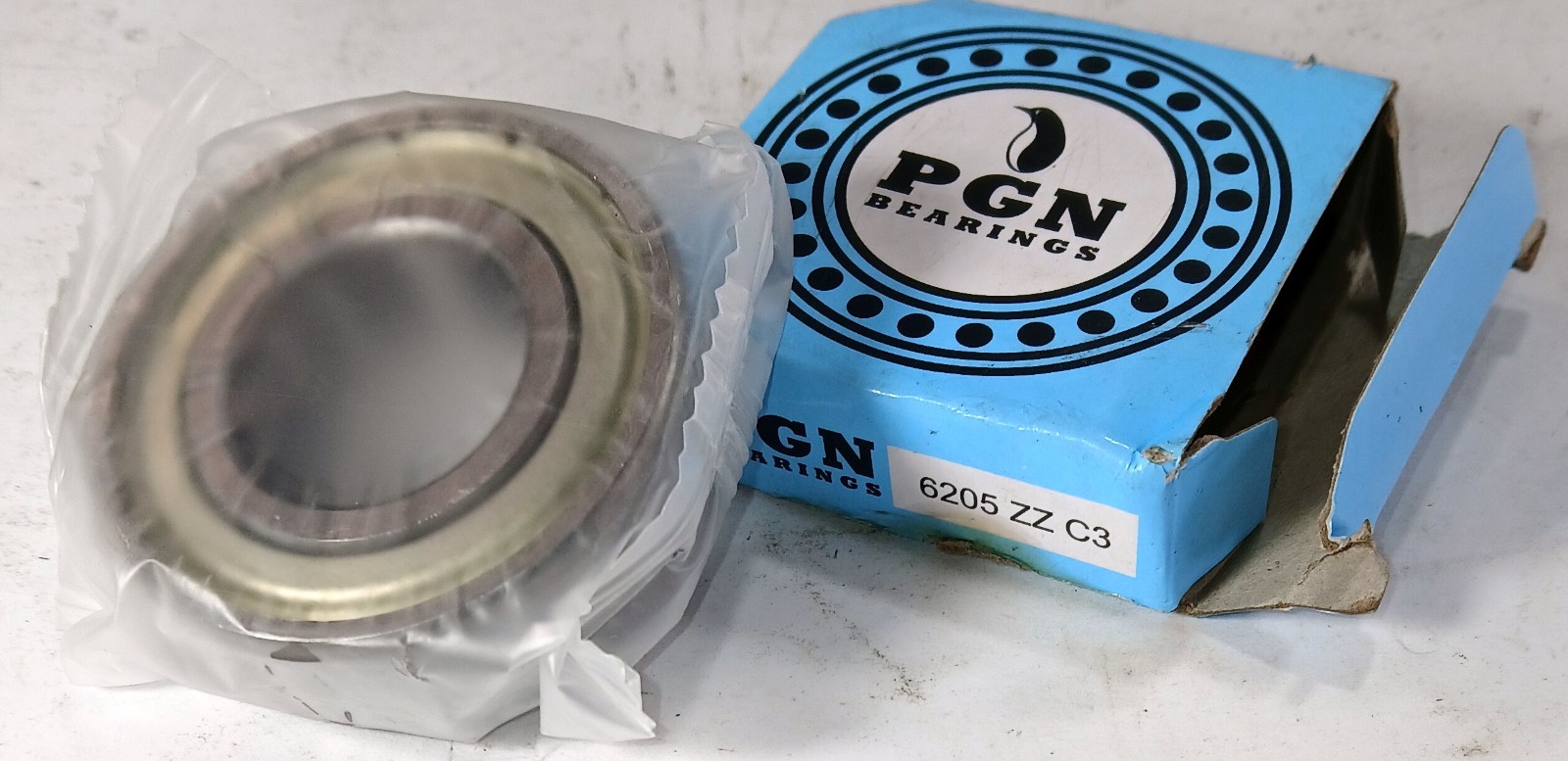 1 NEW PGN 6205 ZZ C3 DOUBLE SHIELDED DEEP GROOVE BALL BEARING NIB **MAKE OFFER**