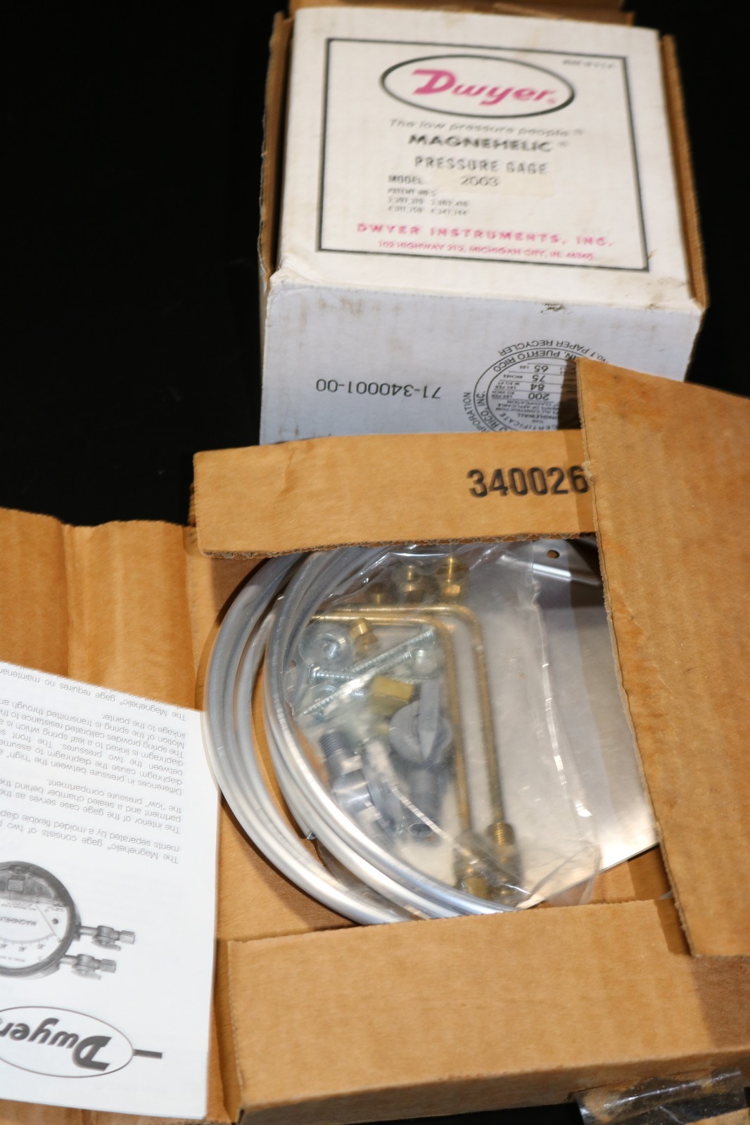 Dwyer Magnehelic Pressure Gauge Model 2003 with Accessory Package NOS