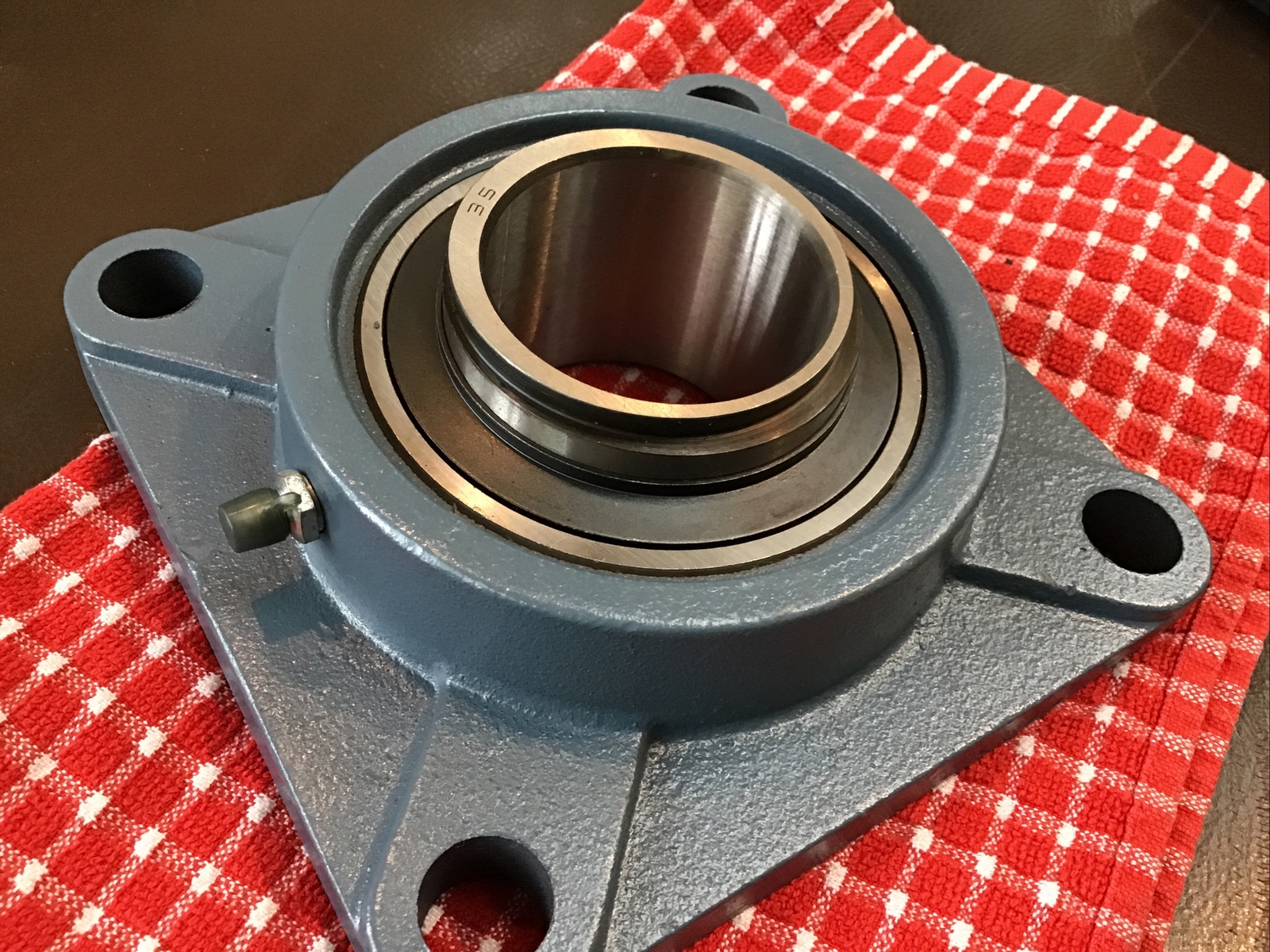 4 Hole Flange W/2-3/16″ Bearing, HCFS211 35 RCJ2-3/16 NANF21135 FWG2-3/16R