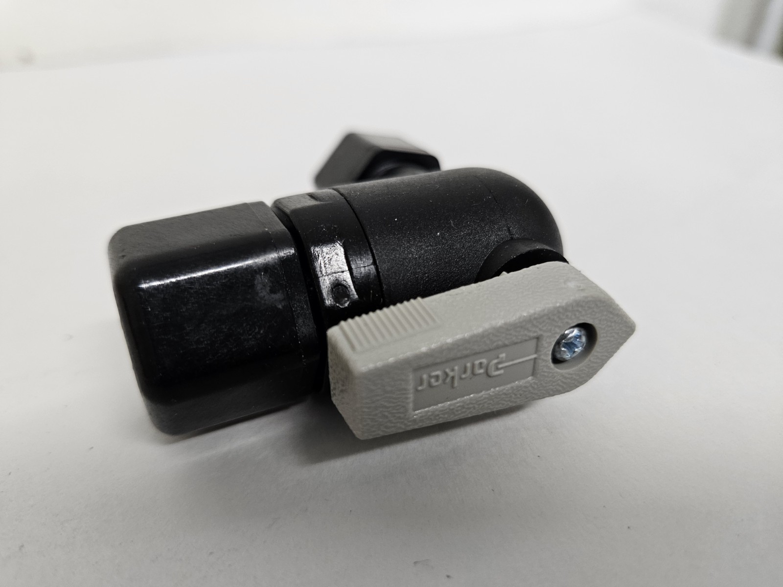 Qty 10 Parker FTPPB6VEU4 Manual 2-Way Ball Valve, Comp, Polypro 3/8″ to 1/4″