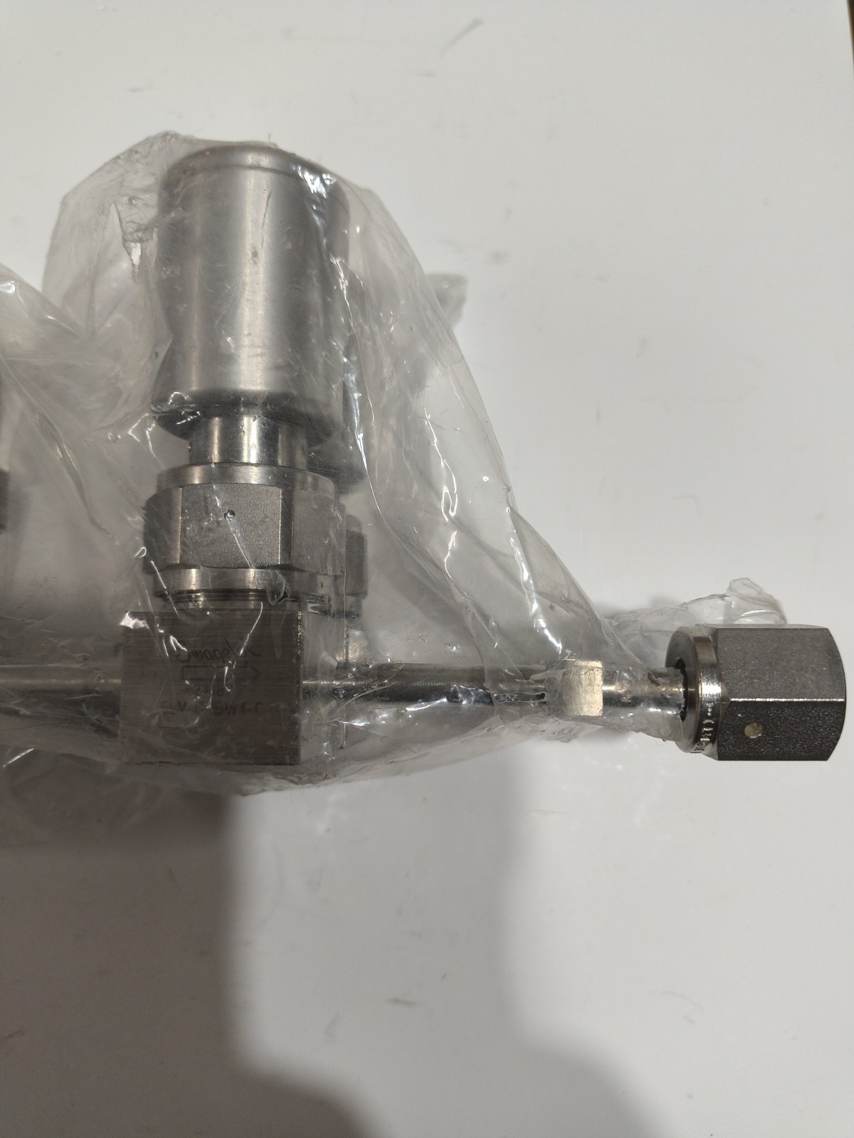 Swagelok 6LV-BNBW4-C High-Purity Bellows Valve Assembly – 1/4″ Tube Butt Weld