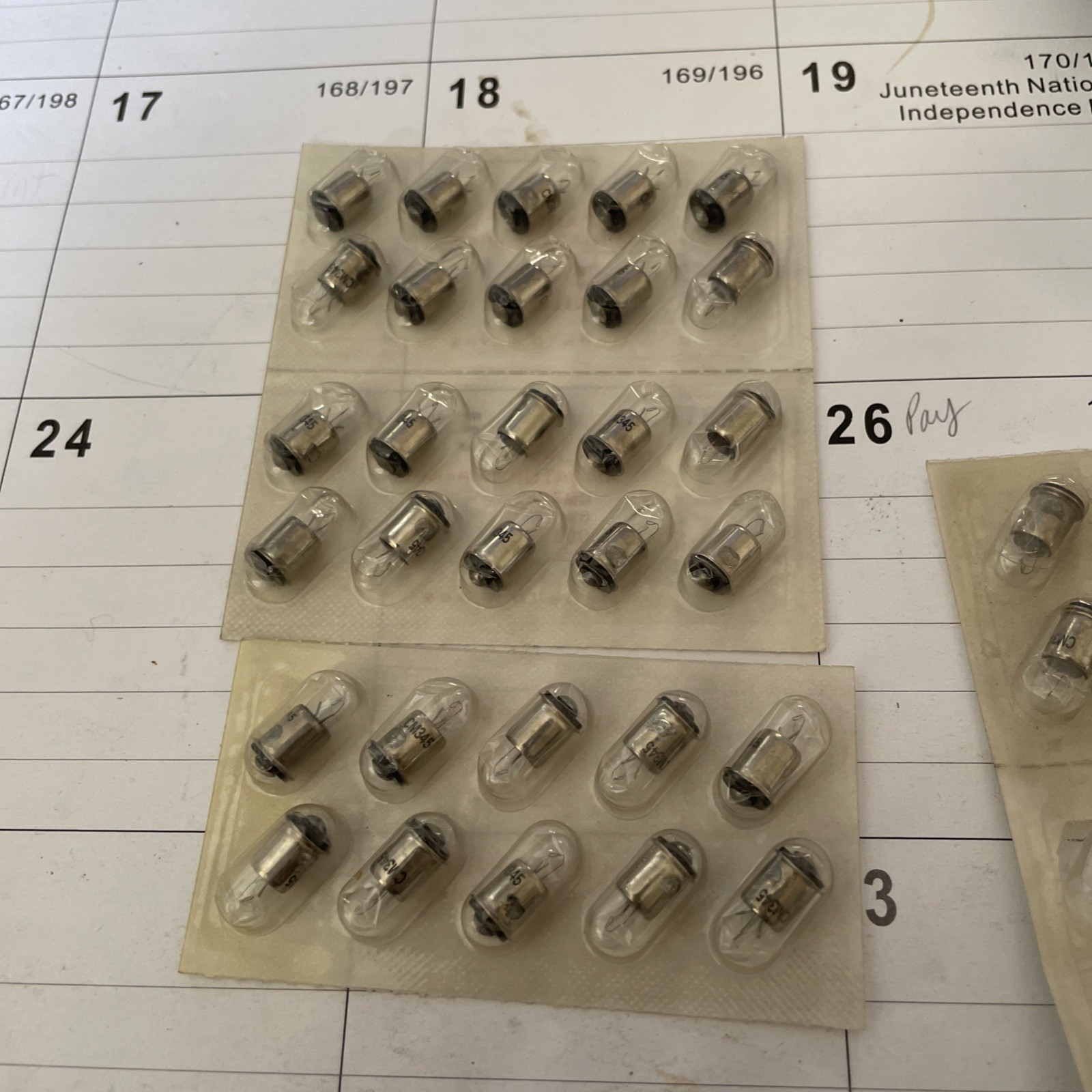 Chicago Miniature Lamp 345 Lot Of 35