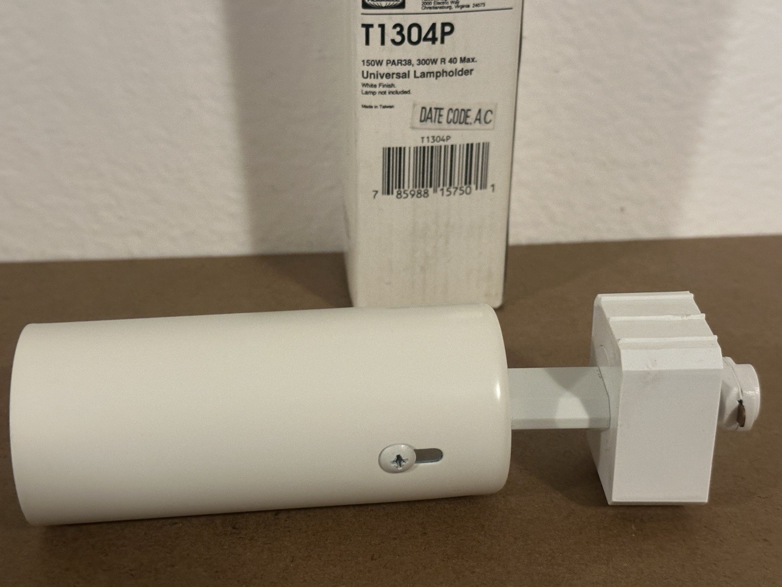 Hubbell T1304P Universal Lampholder Marco