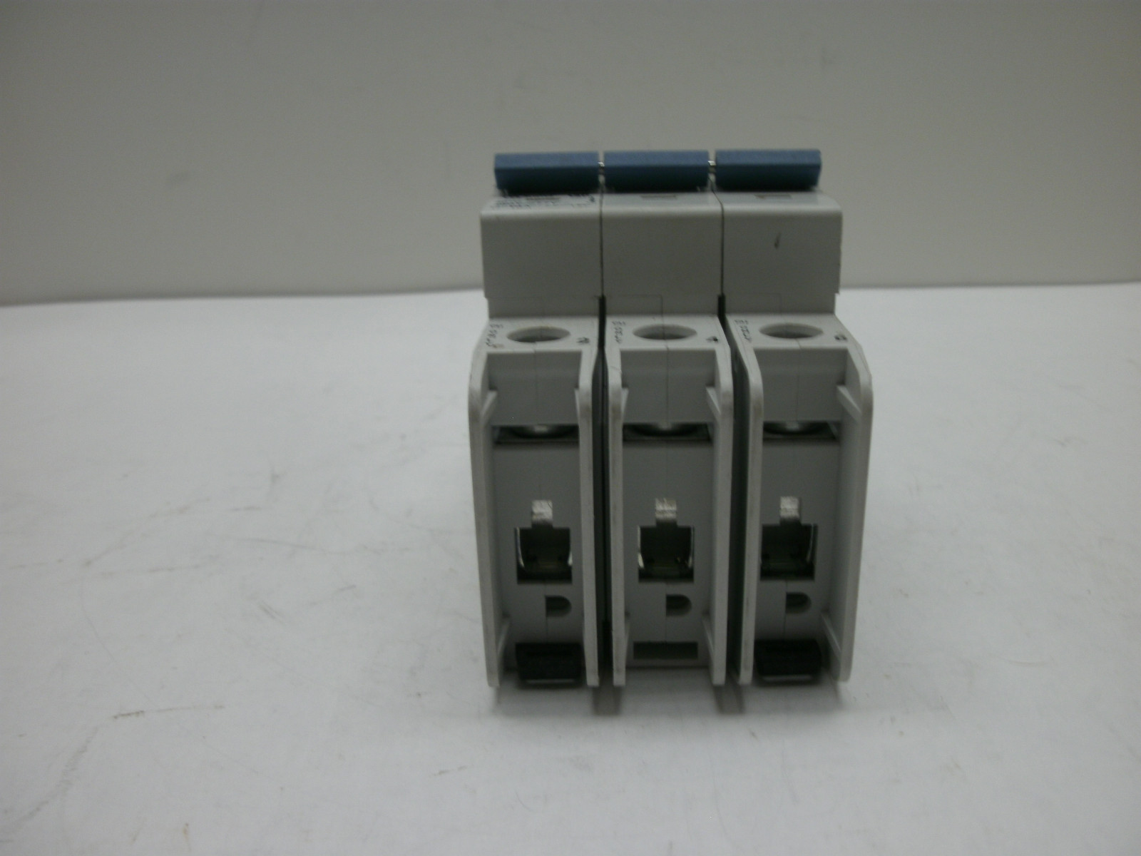 ALLEN BRADLEY 1489-A3C160 SER A CIRCUIT BREAKER 16 AMP 3 POLE 480Y/277V~