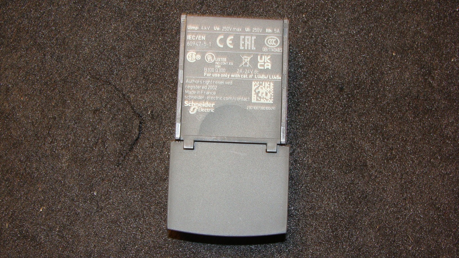 New Schneider Electric IEC/EN 60947-5-1. Made in France