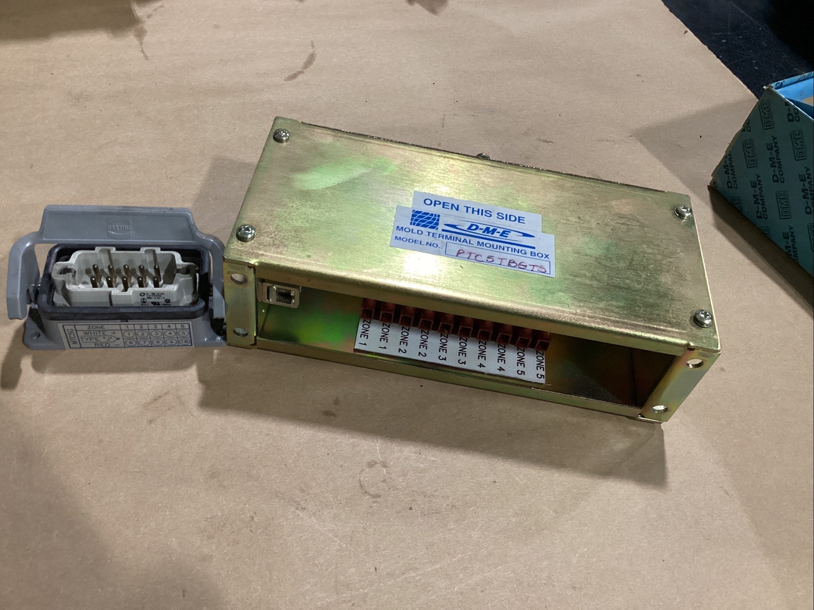 D-M-E MOLD TERMINAL MOUNTING BOX #669I131