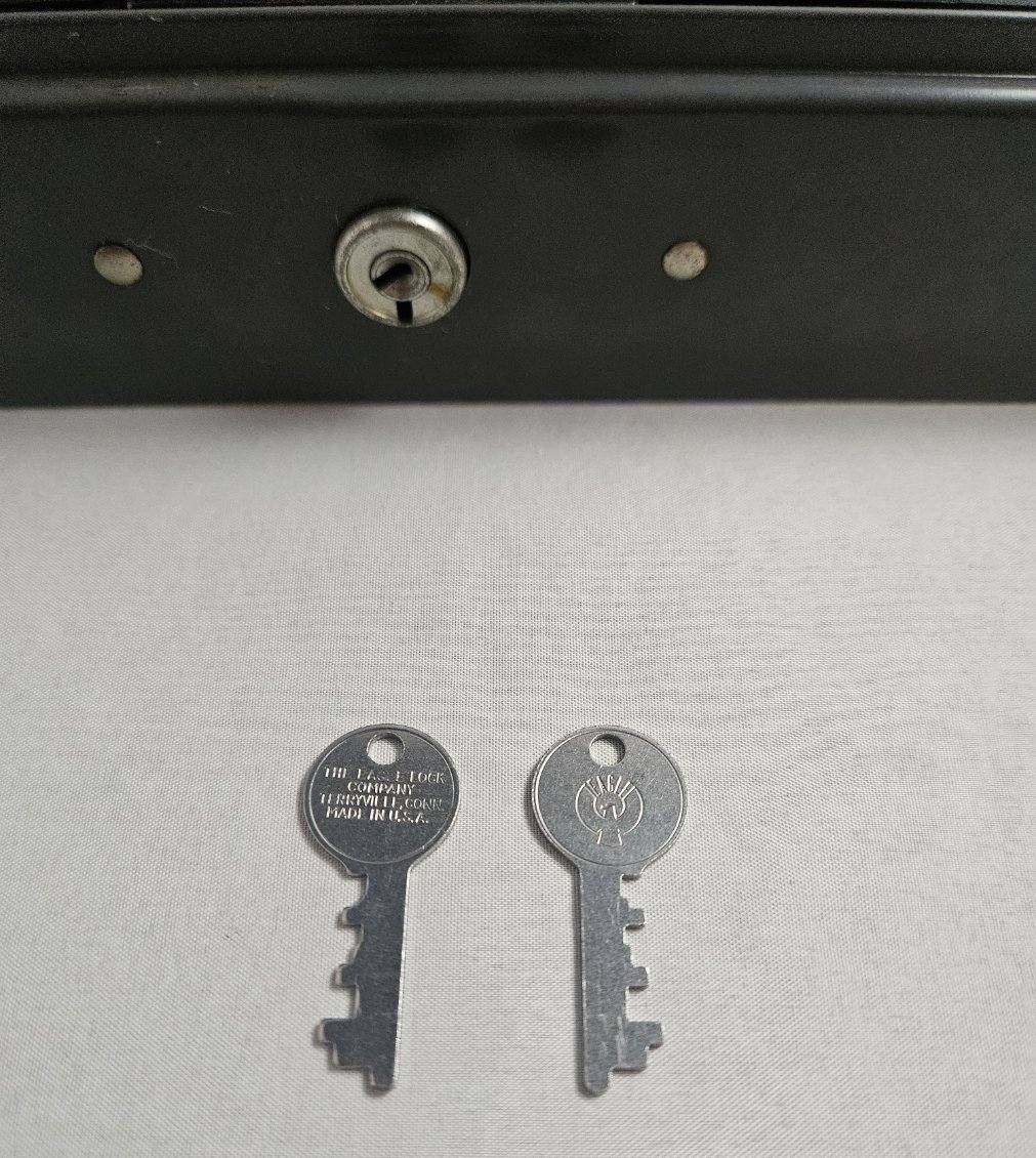 Vintage ASCO #10 Steelmaster Bond Strong Cash Metal Box 2 Keys