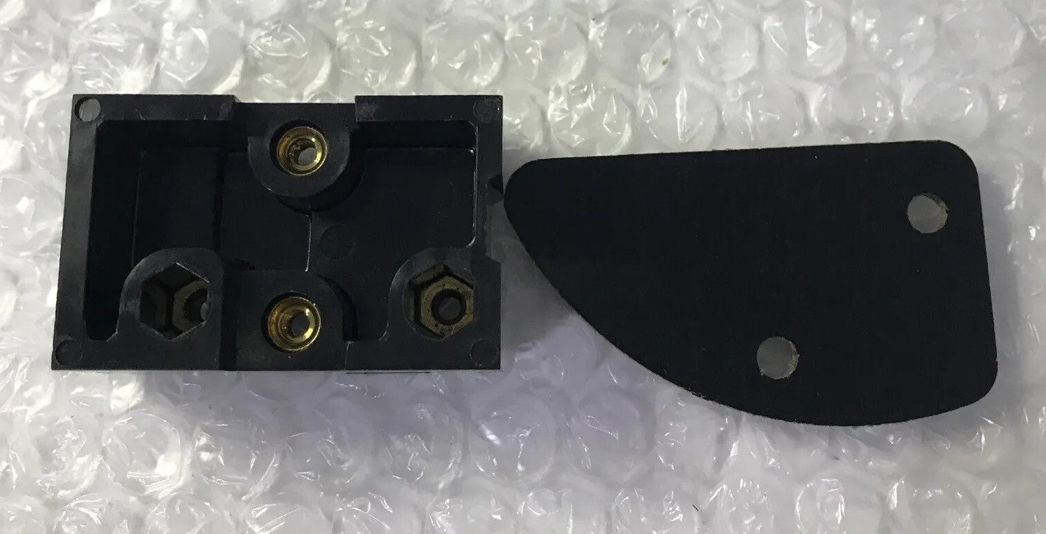 NEW ALLEN BRADLEY 1495-N21 ADAPTER KIT FOR MOUNTING TO CIRCUIT BREAKER 500 LINE