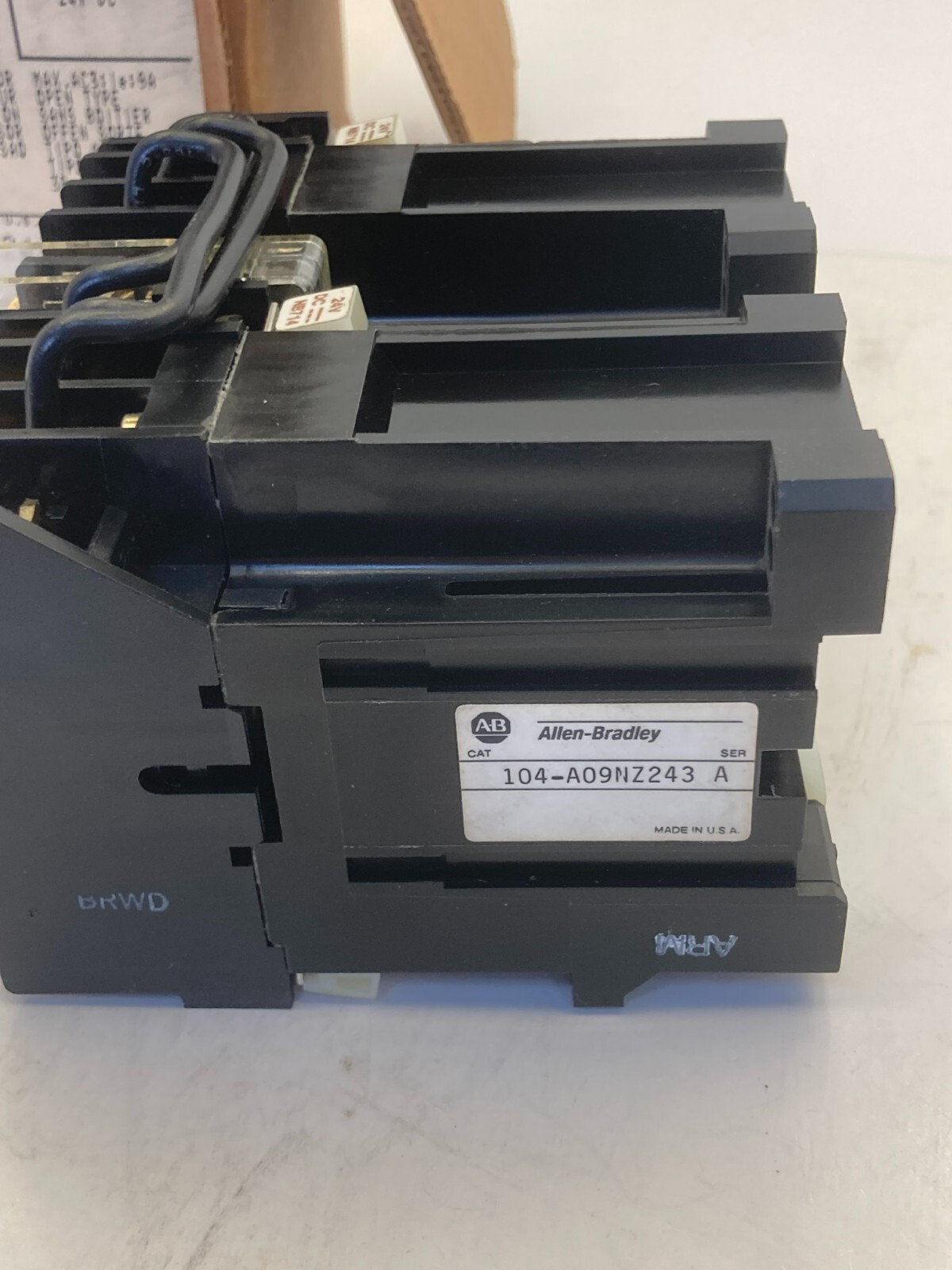 ALLEN BRADLEY 104-A09NZ243 CONTACTOR REVERSING 2NO/2NC 9A 3 POLE 24VDC S A NIB