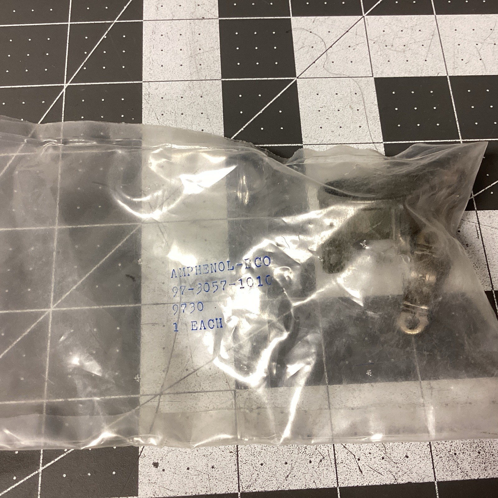 AMPHENOL 97-3057-1010 Circular MIL Spec Strain Reliefs & Ada (LPW112T)