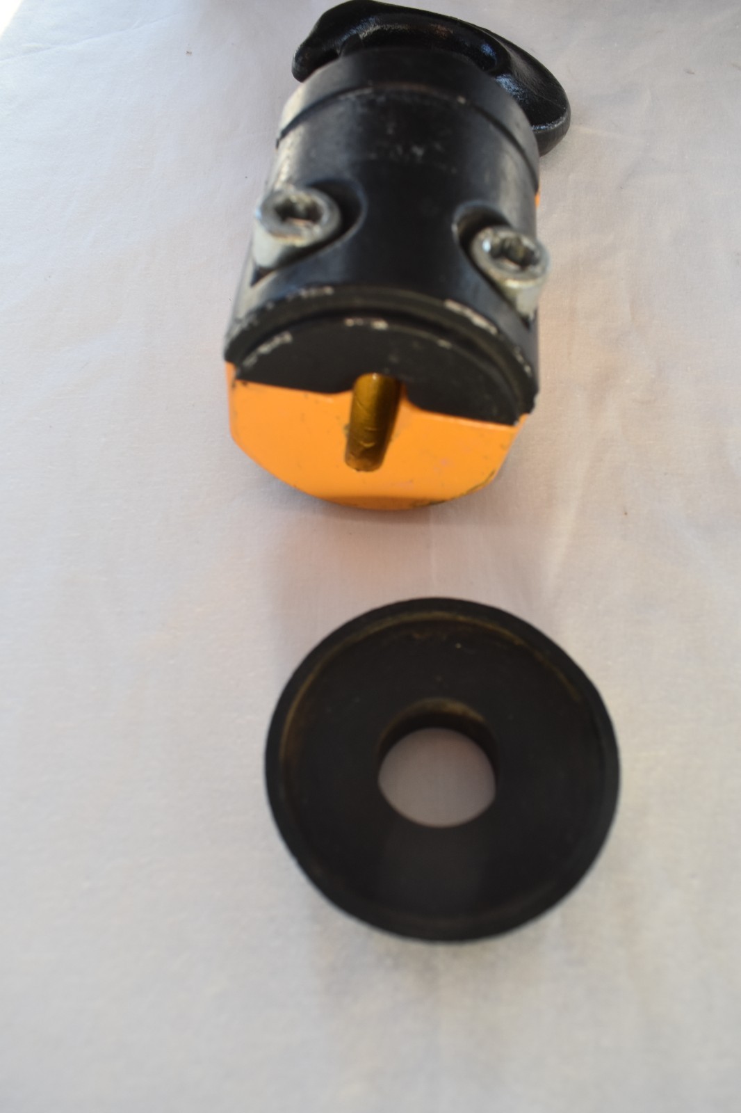 1000kg, 1 ton Bottom Hook Assembly for 1/4 Chain Hoist DIN 15401 Yellow/Black