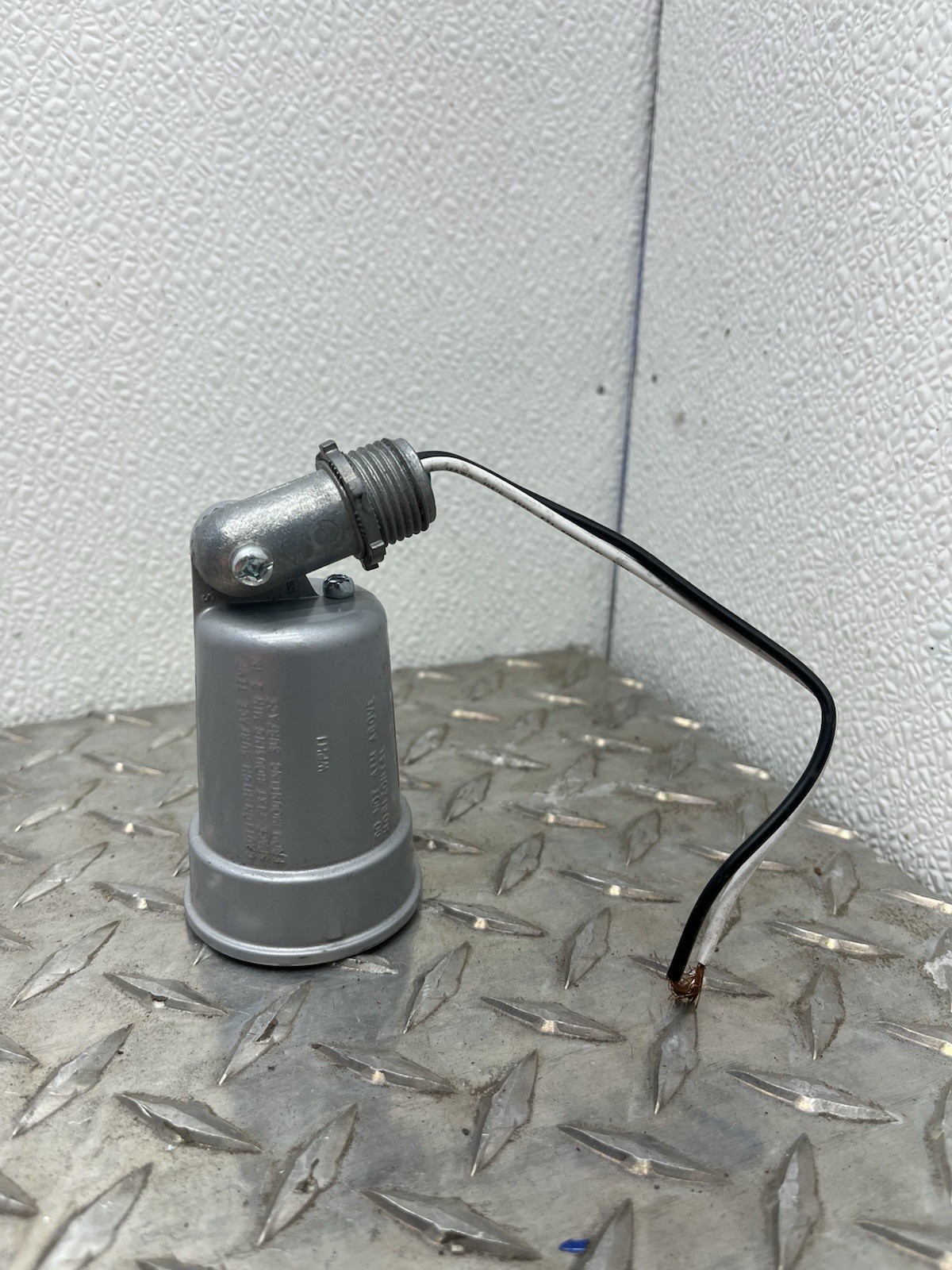 Thomas & Betts S500EG Red Dot Lampholder E195204