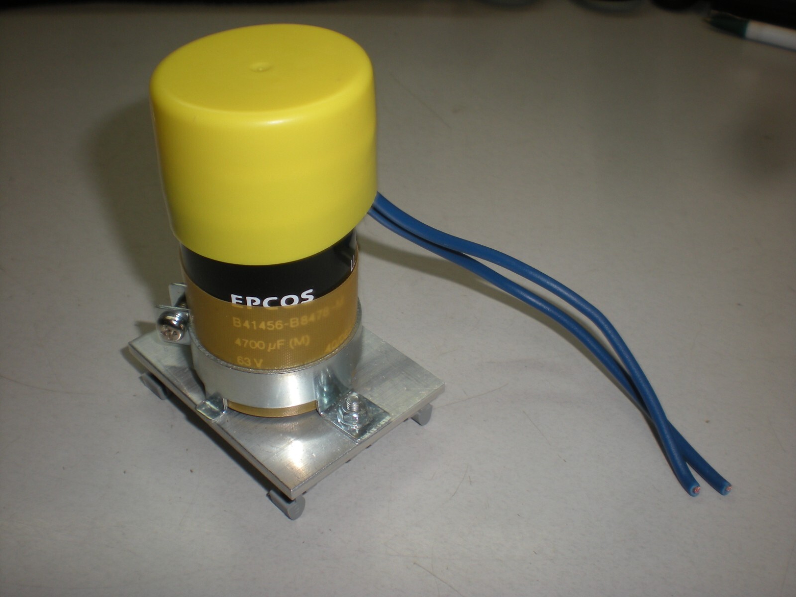 EPCOS B41456-B8478-M Capacitor on a DIN Rail Mount – 4700mfd – 63V