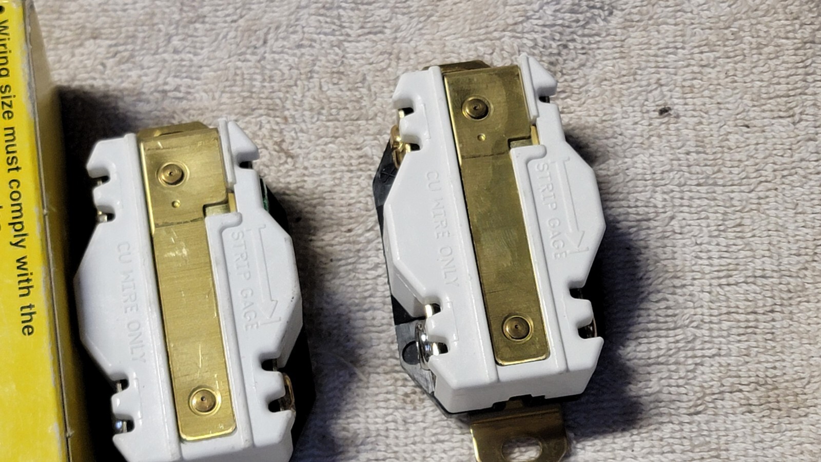 HUBBELL HBL2410 Twist Lock Receptacle 3 Pole 20A 125/250V LOT OF 3 FREE SHIP NOS