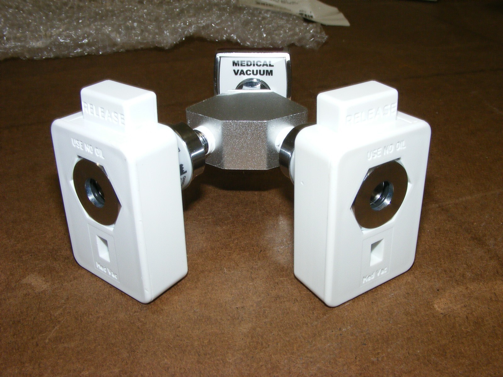 Ohio Medical YB-CO-CHUV-CH Chemetron Y Block Adapter Vacuum White