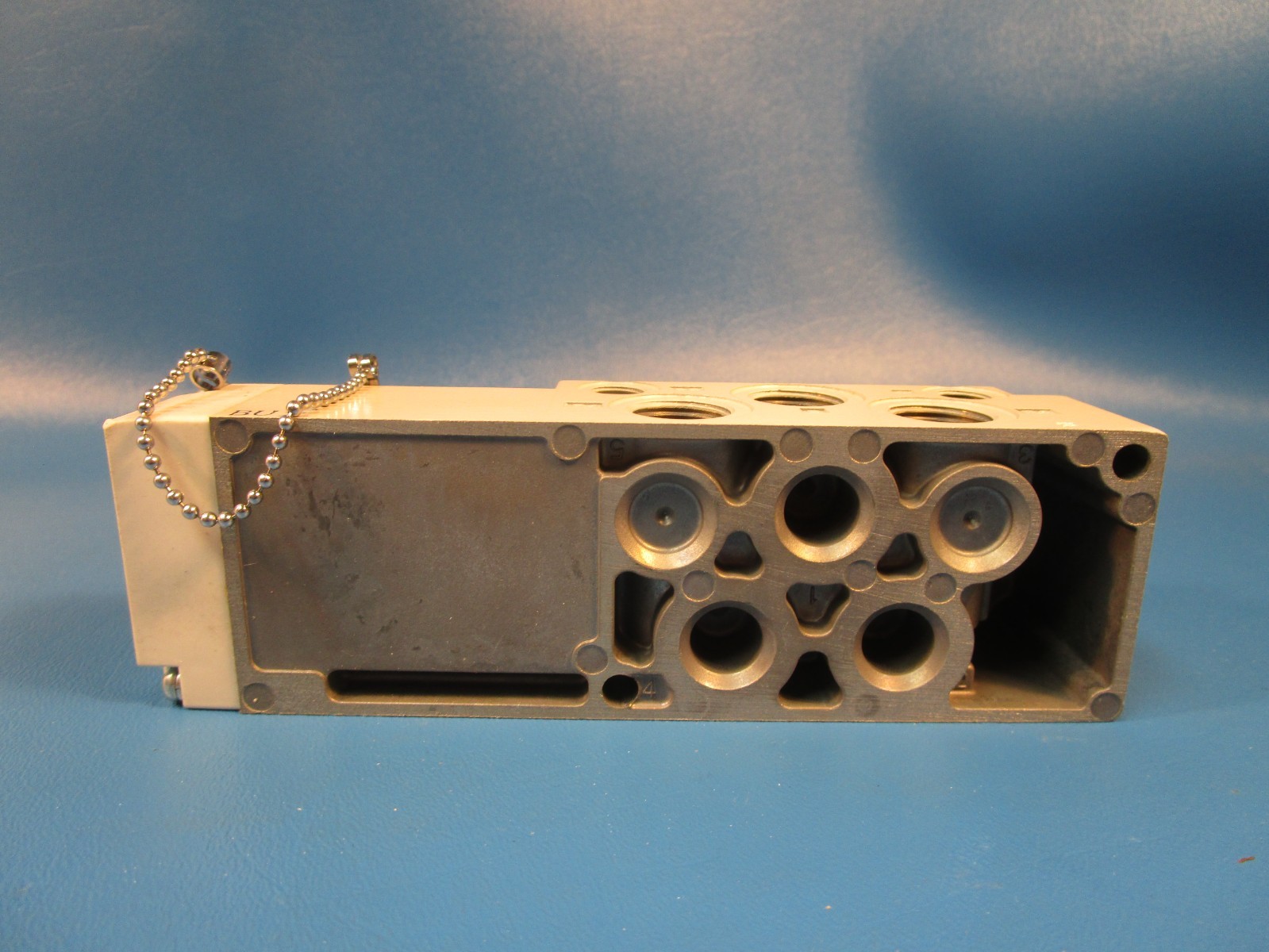 SMC VQ4000-PW-03F, SUB PLATE, VFS4000 SOLENOID VALVE 4/5 PORT