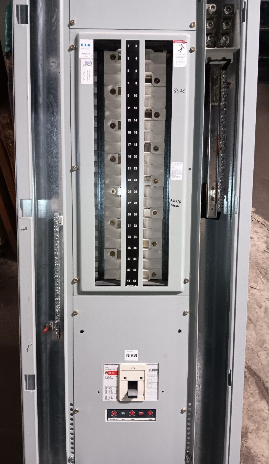 EATON PRL2A 400 AMP MAIN BREAKER PANELBOARD 42 CIRC 480Y/277 VAC 3Ø KD3400F MAIN