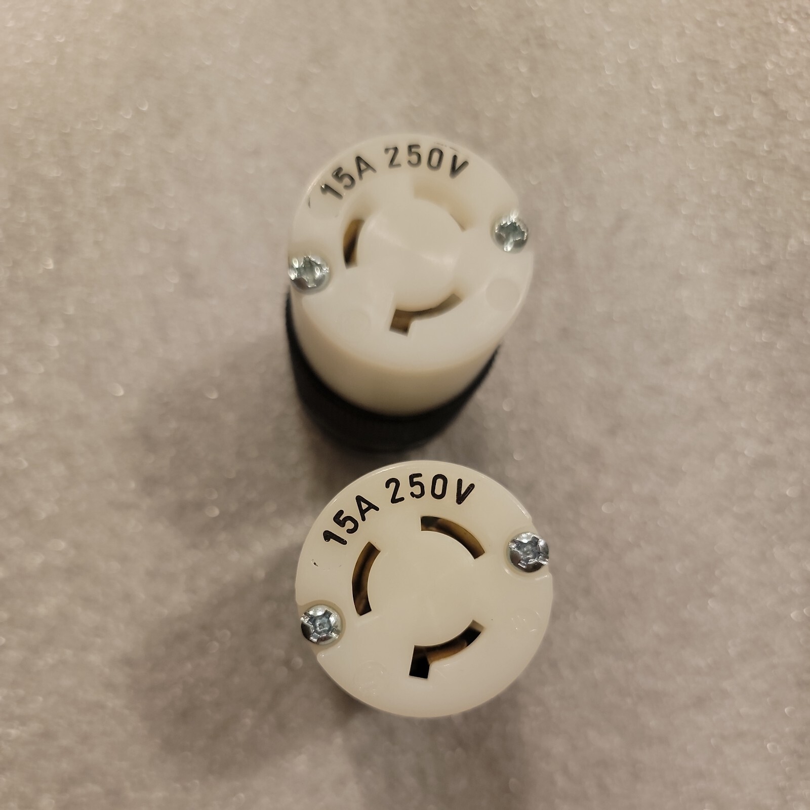 Lot of 2, Marinco 4579 15A 250V 2P 3W (L6-15R) Locking Connector