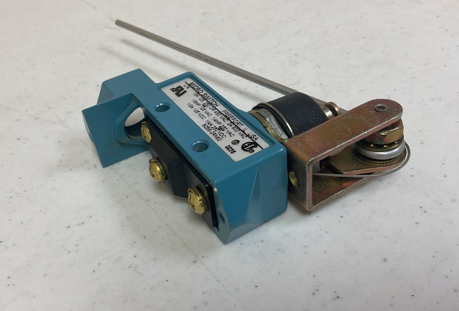 NEW HONEYWELL BZE6-2RN62 ROD LEVER LIMIT SWITCH, FREE SHIPPING