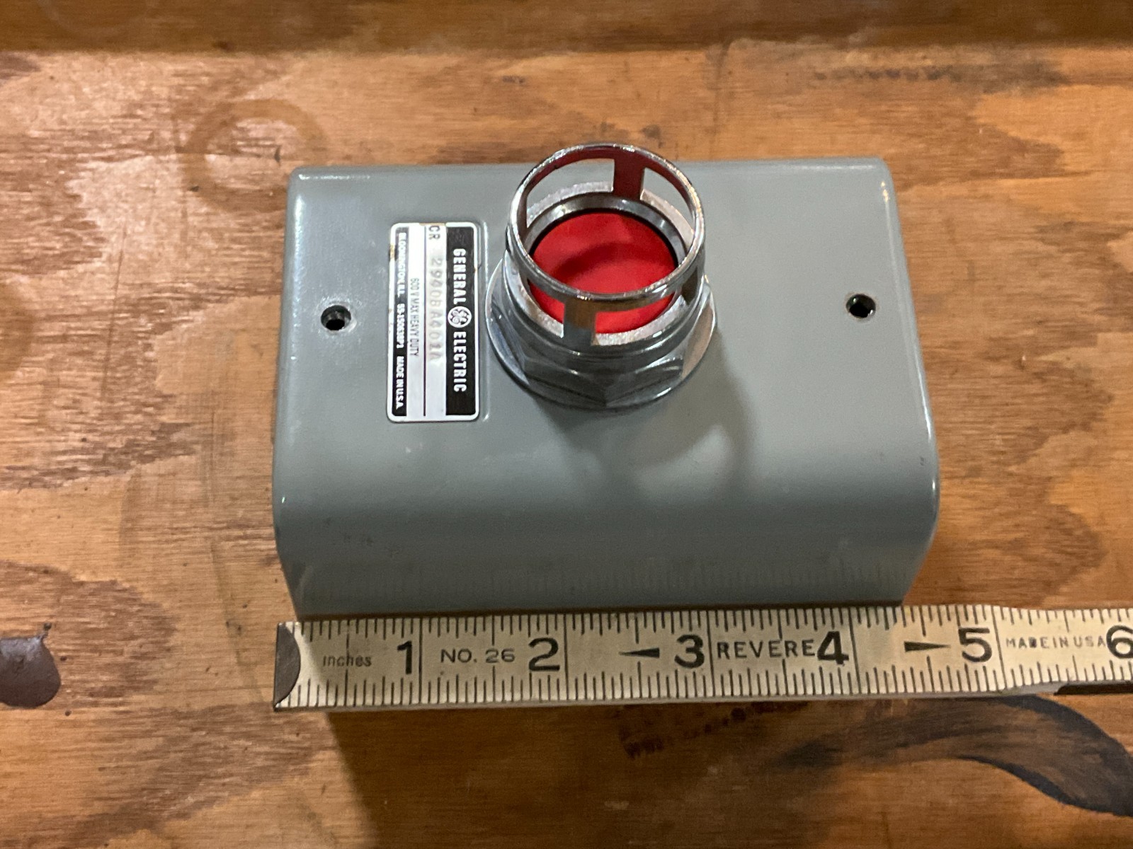 GE 55-150638p1 ENCLOSURE with EMERGENCY STOP RED PUSH BUTTON 600 Volt max